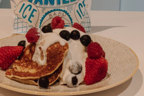 banana protein pancakes with berries